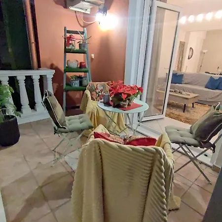 Appartement George's Family House Larissa