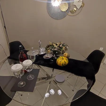 아파트 George's Family House 라리사