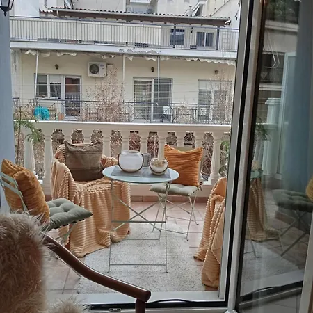 Apartamento George's Family House Larissa