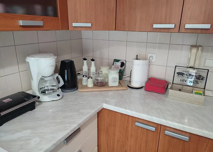 George's Family House * Larissa