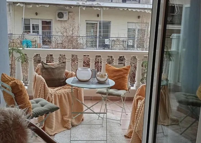 Apartamento George's Family House Larissa